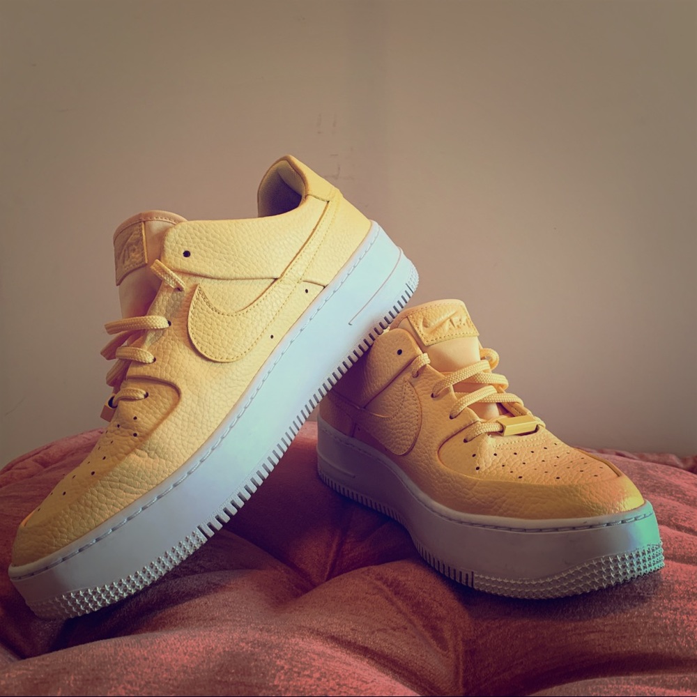 NIKE Air Force One, Pastel Yellow